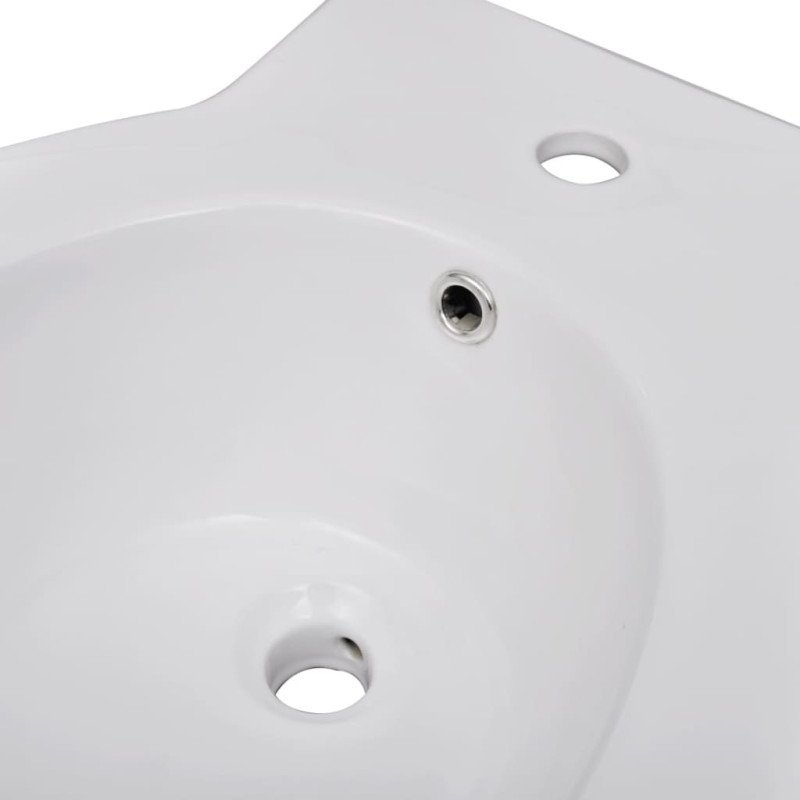 Biela keramická toaleta a bidet