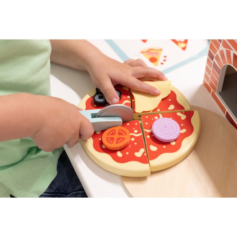 Dřevěná pizza v krabičce, 2023